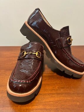 womens Sofft Burgundy Patent Leather Bit Lug sole Loafers 7.5